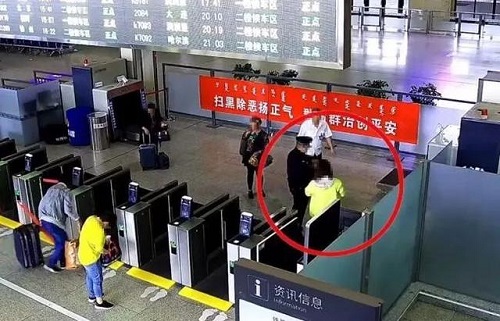 通過(guò)安檢門